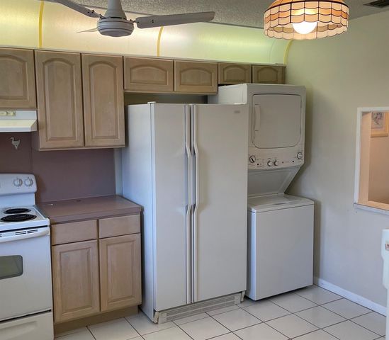570 Laconia Circle, Lake Worth, FL 33467