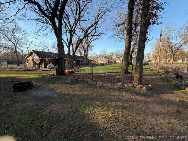 1302 N Miami Avenue, Chouteau, OK 74337