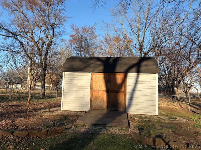 1302 N Miami Avenue, Chouteau, OK 74337