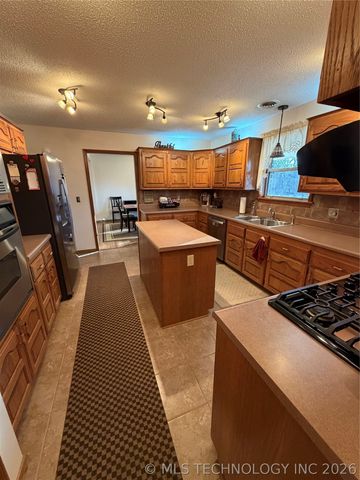 1302 N Miami Avenue, Chouteau, OK 74337