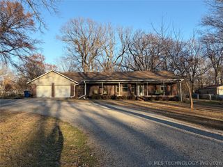 1302 N Miami Avenue, Chouteau, OK 74337
