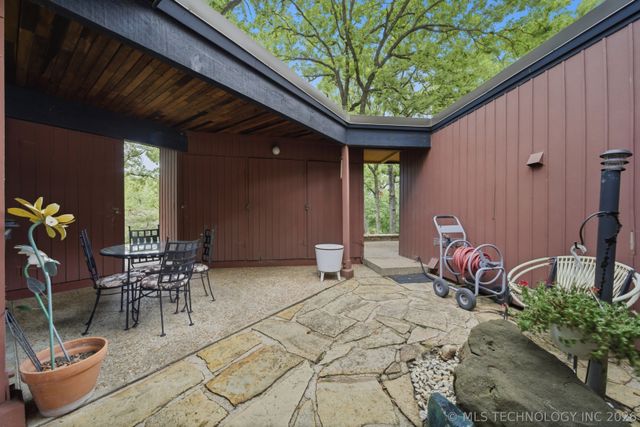 3400 Wildwood Court, Bartlesville, OK 74006