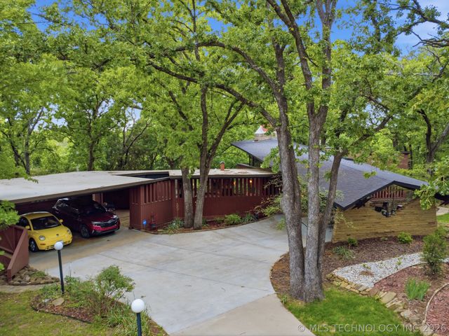 3400 Wildwood Court, Bartlesville, OK 74006
