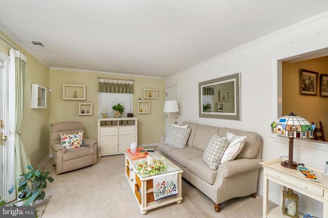 12 MICHELE CT, Hamilton, NJ 08619