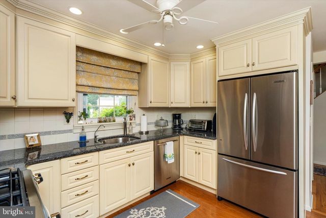 12 MICHELE CT, Hamilton, NJ 08619