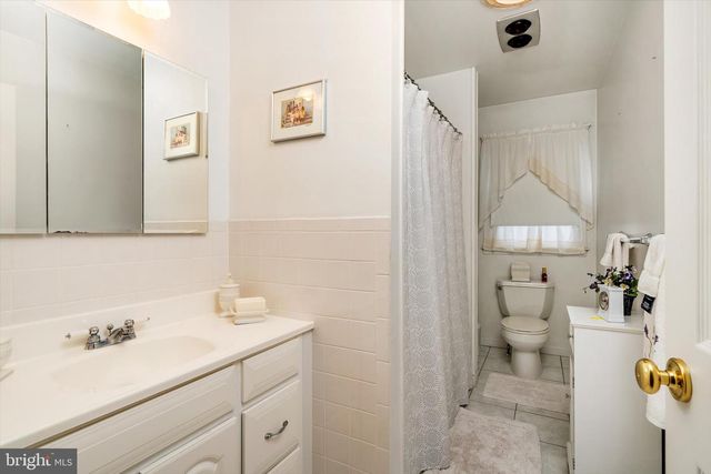 12 MICHELE CT, Hamilton, NJ 08619