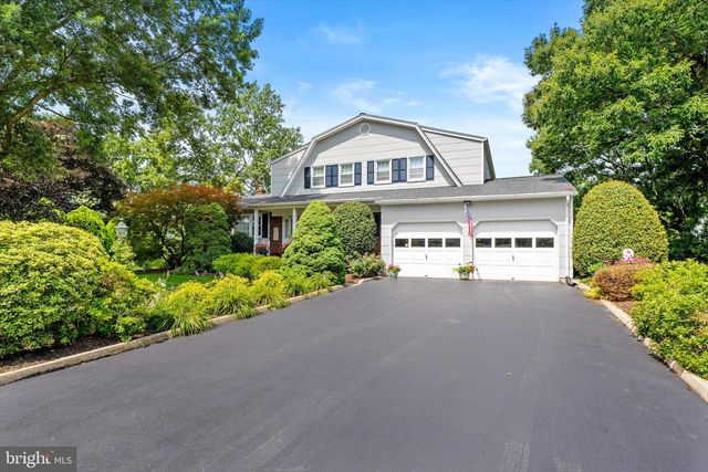12 MICHELE CT, Hamilton, NJ 08619