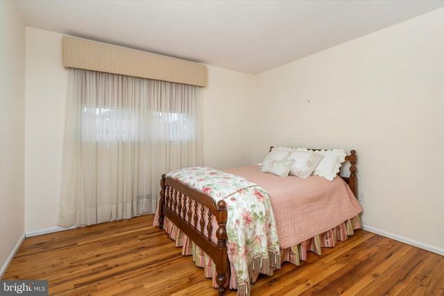 12 MICHELE CT, Hamilton, NJ 08619