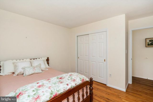 12 MICHELE CT, Hamilton, NJ 08619