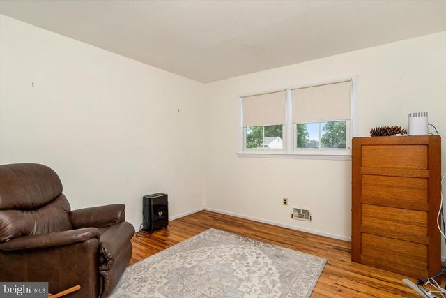 12 MICHELE CT, Hamilton, NJ 08619