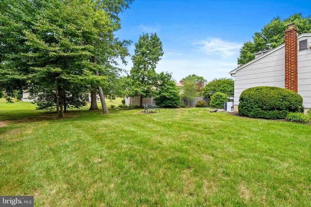 12 MICHELE CT, Hamilton, NJ 08619