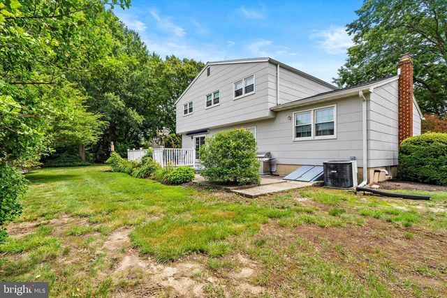 12 MICHELE CT, Hamilton, NJ 08619