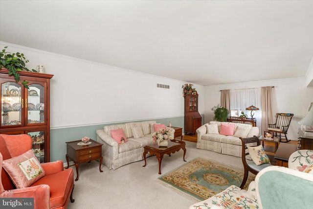 12 MICHELE CT, Hamilton, NJ 08619