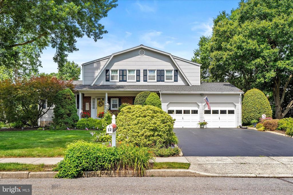 12 MICHELE CT, Hamilton, NJ 08619