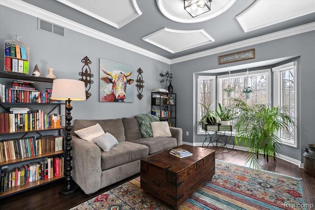 9050 Cascade Drive, South Lyon, MI 48178