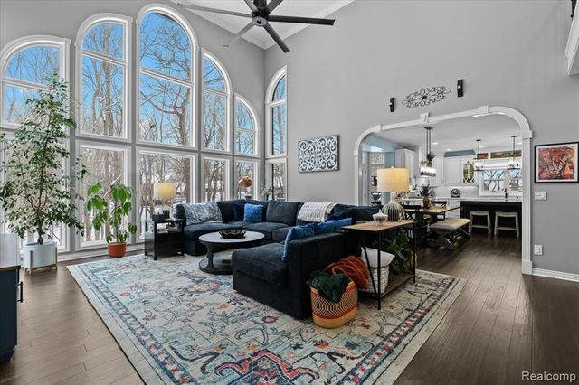 9050 Cascade Drive, South Lyon, MI 48178