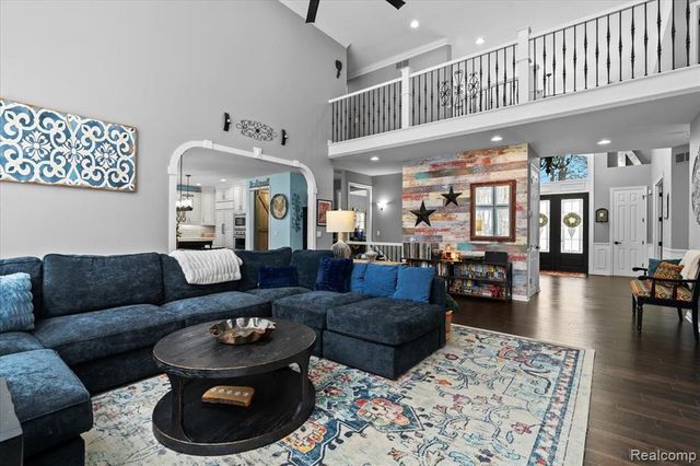 9050 Cascade Drive, South Lyon, MI 48178