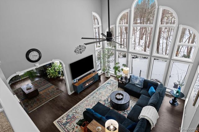 9050 Cascade Drive, South Lyon, MI 48178