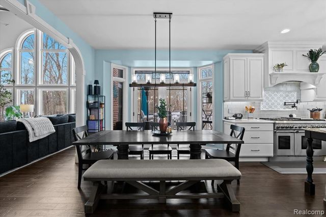 9050 Cascade Drive, South Lyon, MI 48178