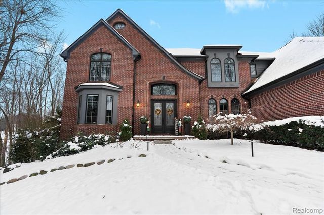 9050 Cascade Drive, South Lyon, MI 48178