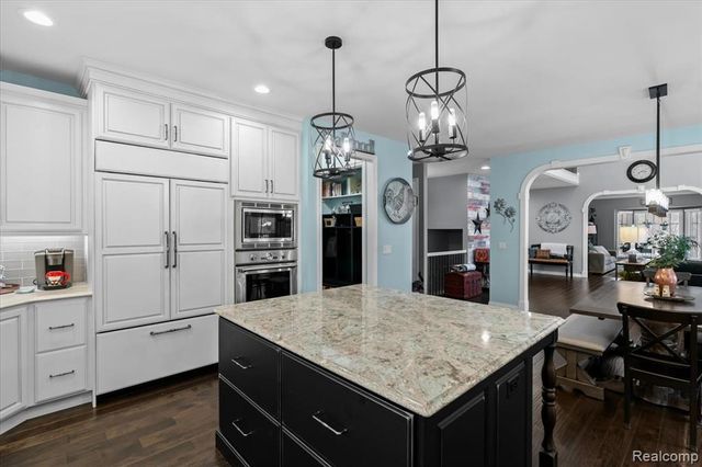 9050 Cascade Drive, South Lyon, MI 48178