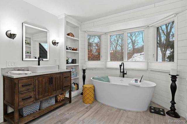 9050 Cascade Drive, South Lyon, MI 48178