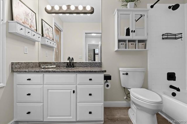 9050 Cascade Drive, South Lyon, MI 48178