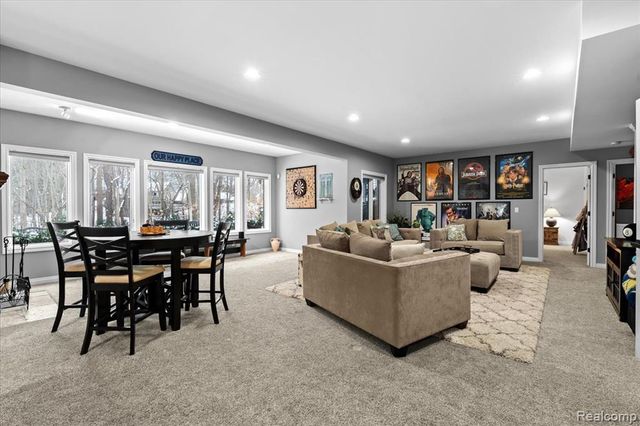 9050 Cascade Drive, South Lyon, MI 48178