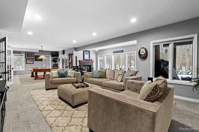 9050 Cascade Drive, South Lyon, MI 48178