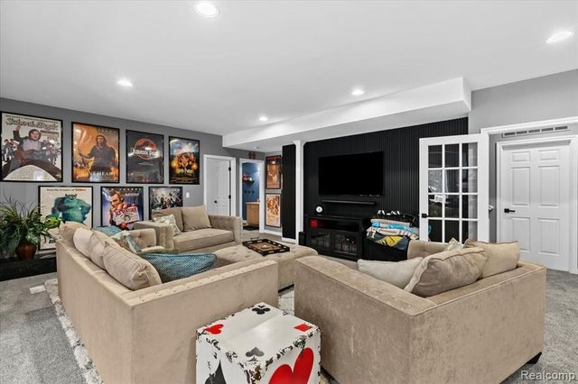 9050 Cascade Drive, South Lyon, MI 48178