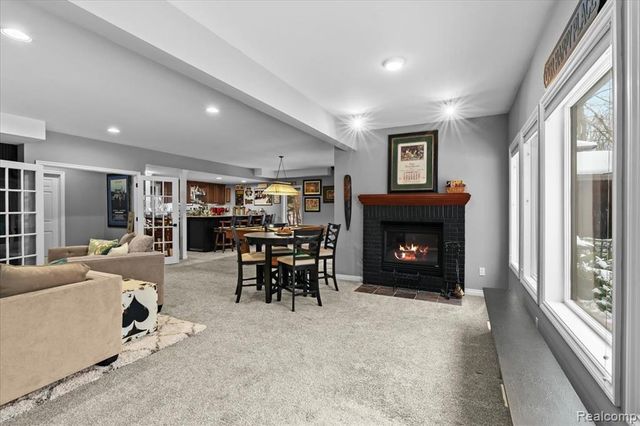 9050 Cascade Drive, South Lyon, MI 48178