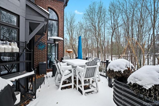 9050 Cascade Drive, South Lyon, MI 48178