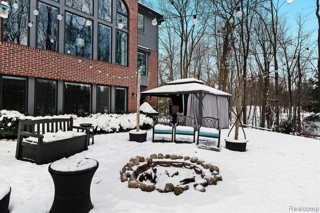 9050 Cascade Drive, South Lyon, MI 48178