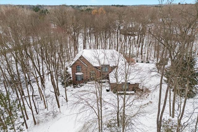 9050 Cascade Drive, South Lyon, MI 48178