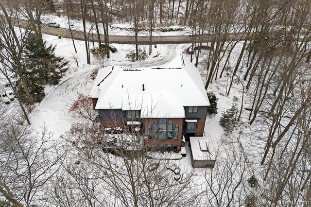 9050 Cascade Drive, South Lyon, MI 48178