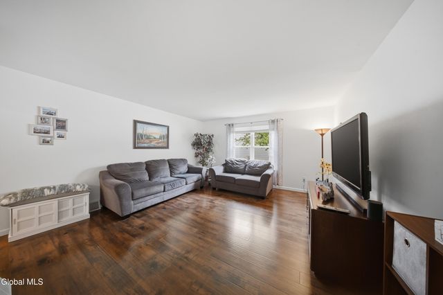 41 Wicken Square, Albany, NY 12205