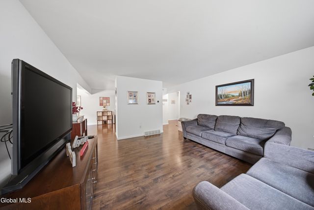 41 Wicken Square, Albany, NY 12205