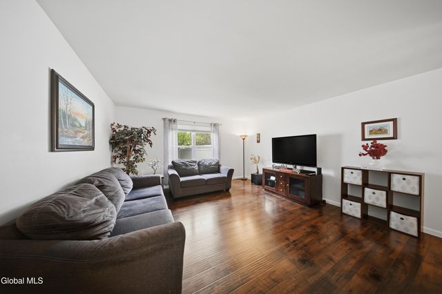 41 Wicken Square, Albany, NY 12205