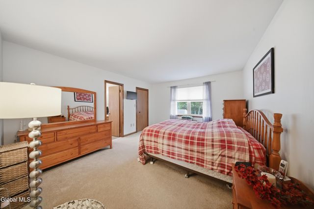 41 Wicken Square, Albany, NY 12205