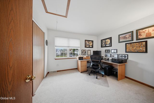 41 Wicken Square, Albany, NY 12205