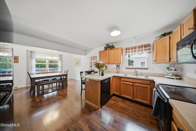 41 Wicken Square, Albany, NY 12205