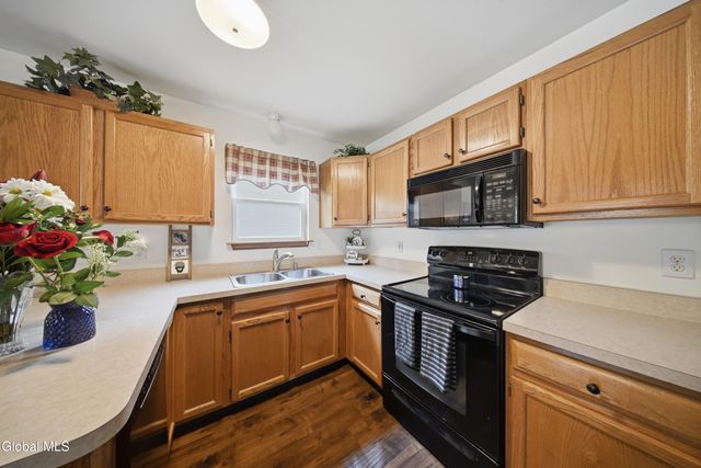 41 Wicken Square, Albany, NY 12205