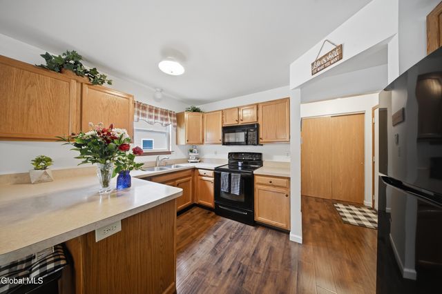 41 Wicken Square, Albany, NY 12205
