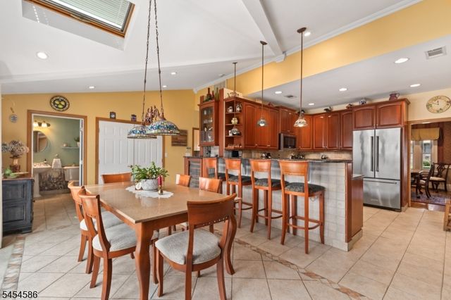 252 Springfield Ave, Hasbrouck Heights Boro, NJ 07604