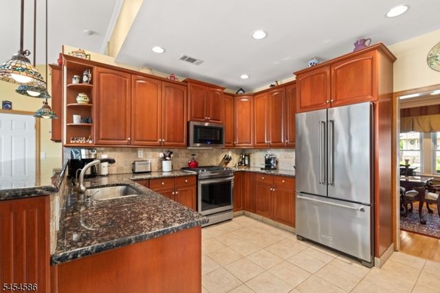 252 Springfield Ave, Hasbrouck Heights Boro, NJ 07604