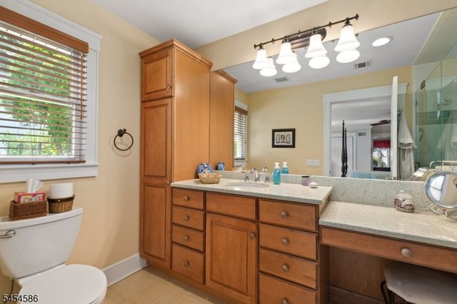252 Springfield Ave, Hasbrouck Heights Boro, NJ 07604