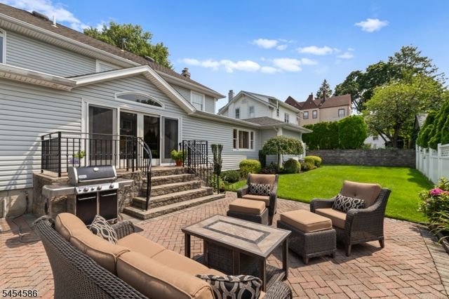 252 Springfield Ave, Hasbrouck Heights Boro, NJ 07604