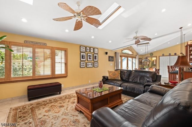 252 Springfield Ave, Hasbrouck Heights Boro, NJ 07604