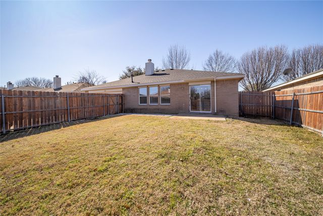 152 Rolling Hills Place, Lancaster, TX 75146