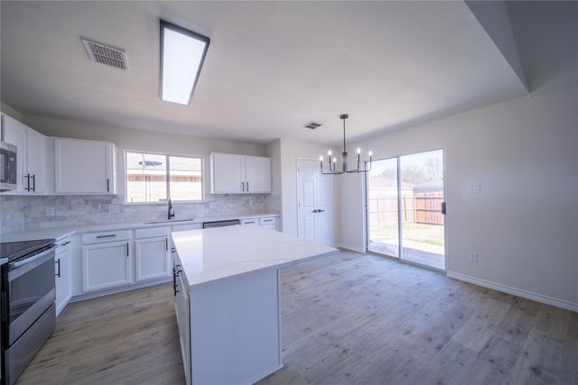 152 Rolling Hills Place, Lancaster, TX 75146